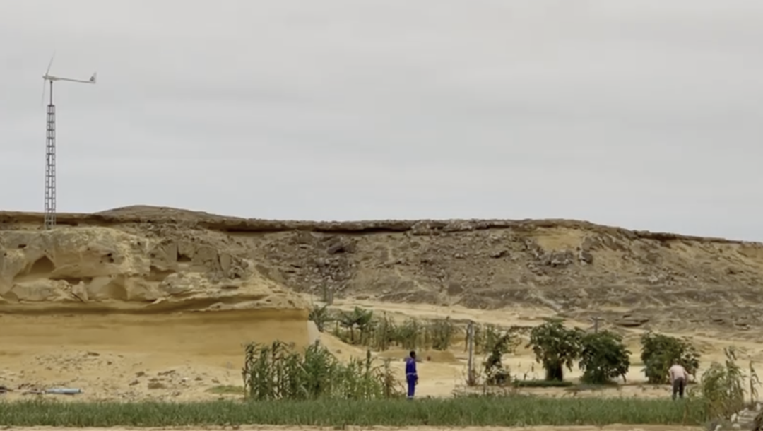 Una zona de cultivo en mitad del desierto es posible gracias al viento